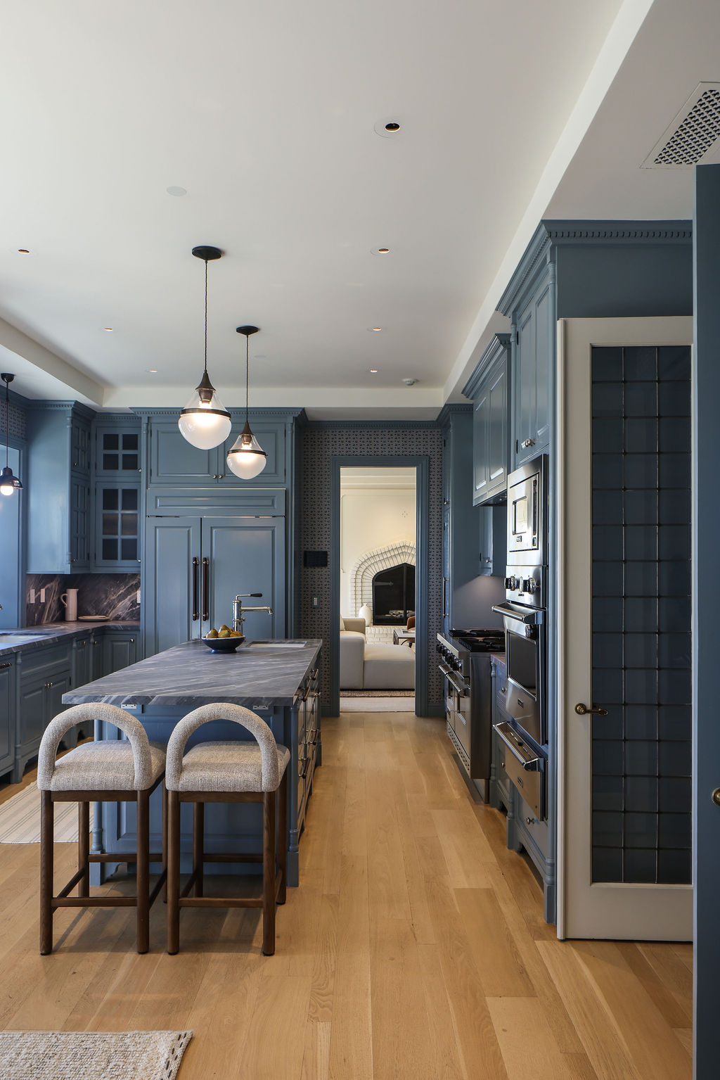 Meridith-Baer-Home-Home-Staging-Luxury-Homes-Southern-California-Amalfi-Transitional-Kitchen