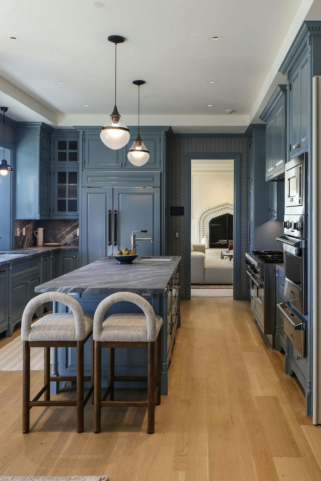 Meridith-Baer-Home-Home-Staging-Luxury-Homes-Southern-California-Amalfi-Transitional-Kitchen