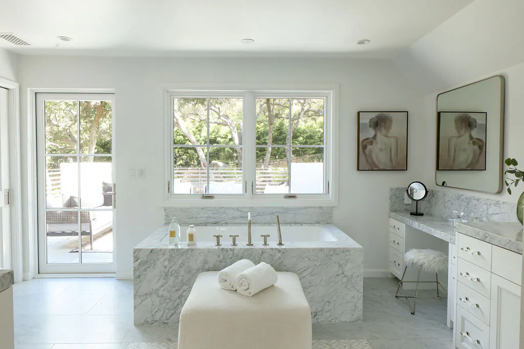 meridith-baer-home-riven-rock-eclectic-primary-bath