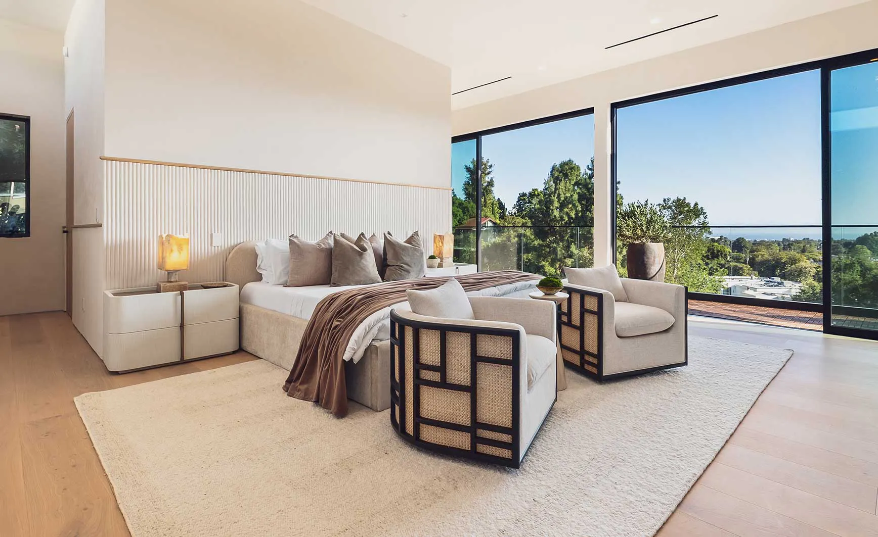 meridith-baer-home-benmore-terrace-primary-bedroom