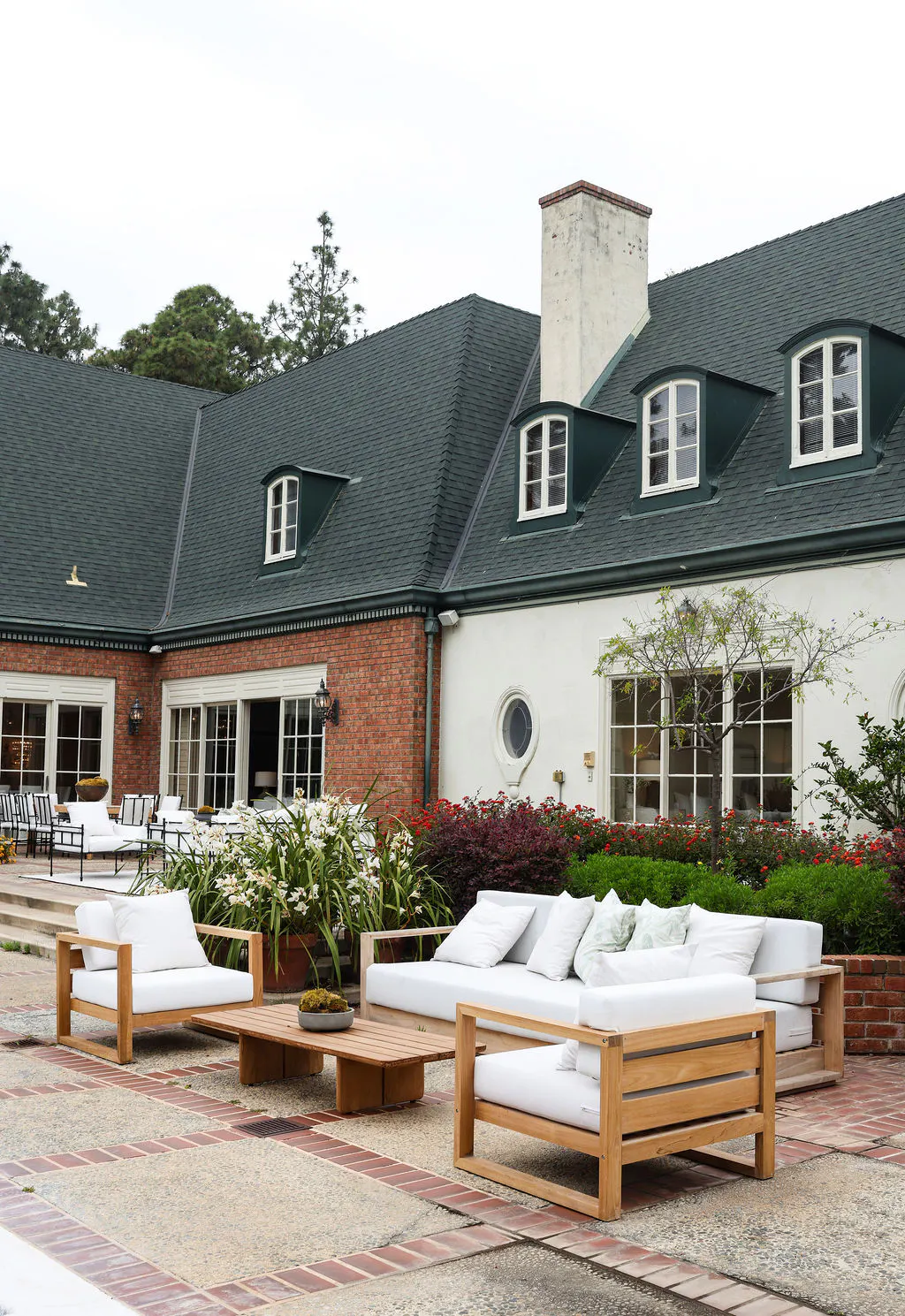 meridith-baer-home-crescent-regency-outdoor