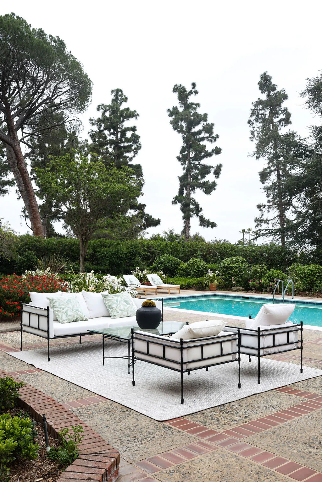 meridith-baer-home-crescent-regency-outdoor