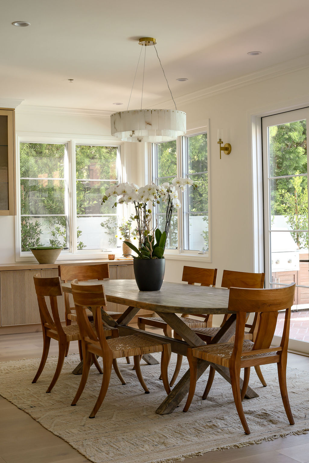 meridith-baer-home-elm-estate-breakfast-area