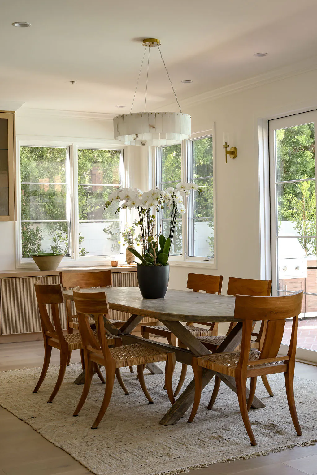 meridith-baer-home-elm-estate-breakfast-area