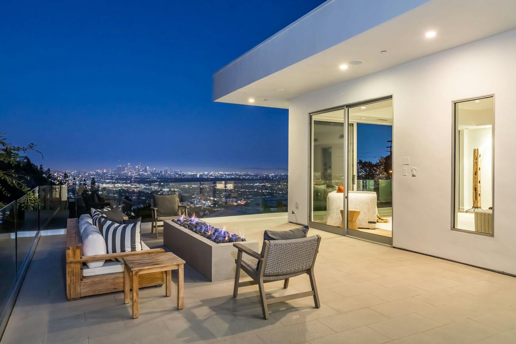 Meridith-Baer-Home-Home-Staging-Southern-California-Sunset-Strip-Contemporary-Luxury-Homes-Modern-and-Contemporary-Patio