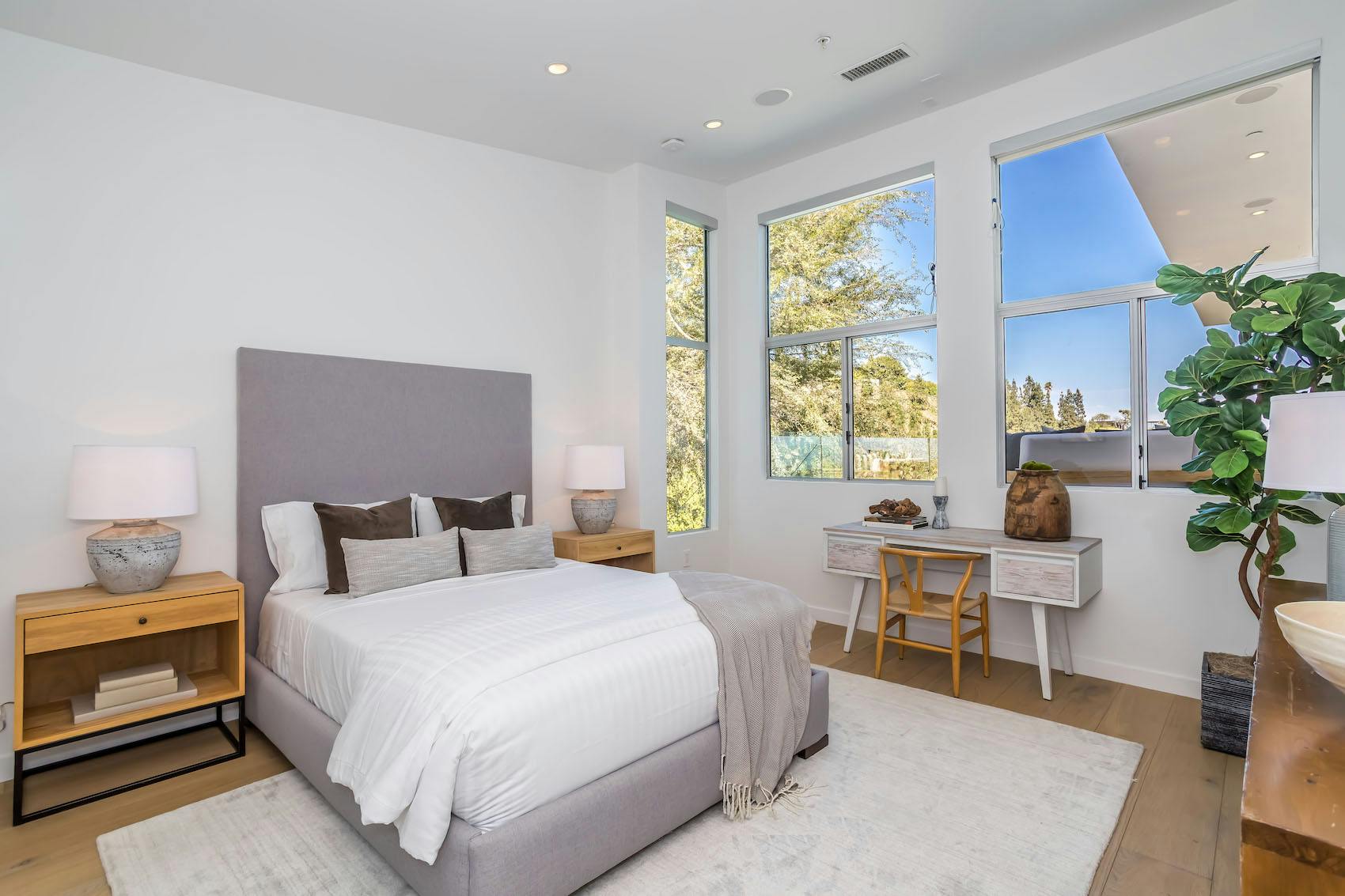 Meridith-Baer-Home-Home-Staging-Southern-California-Sunset-Strip-Contemporary-Luxury-Homes-Modern-and-Contemporary-Second-Bedroom