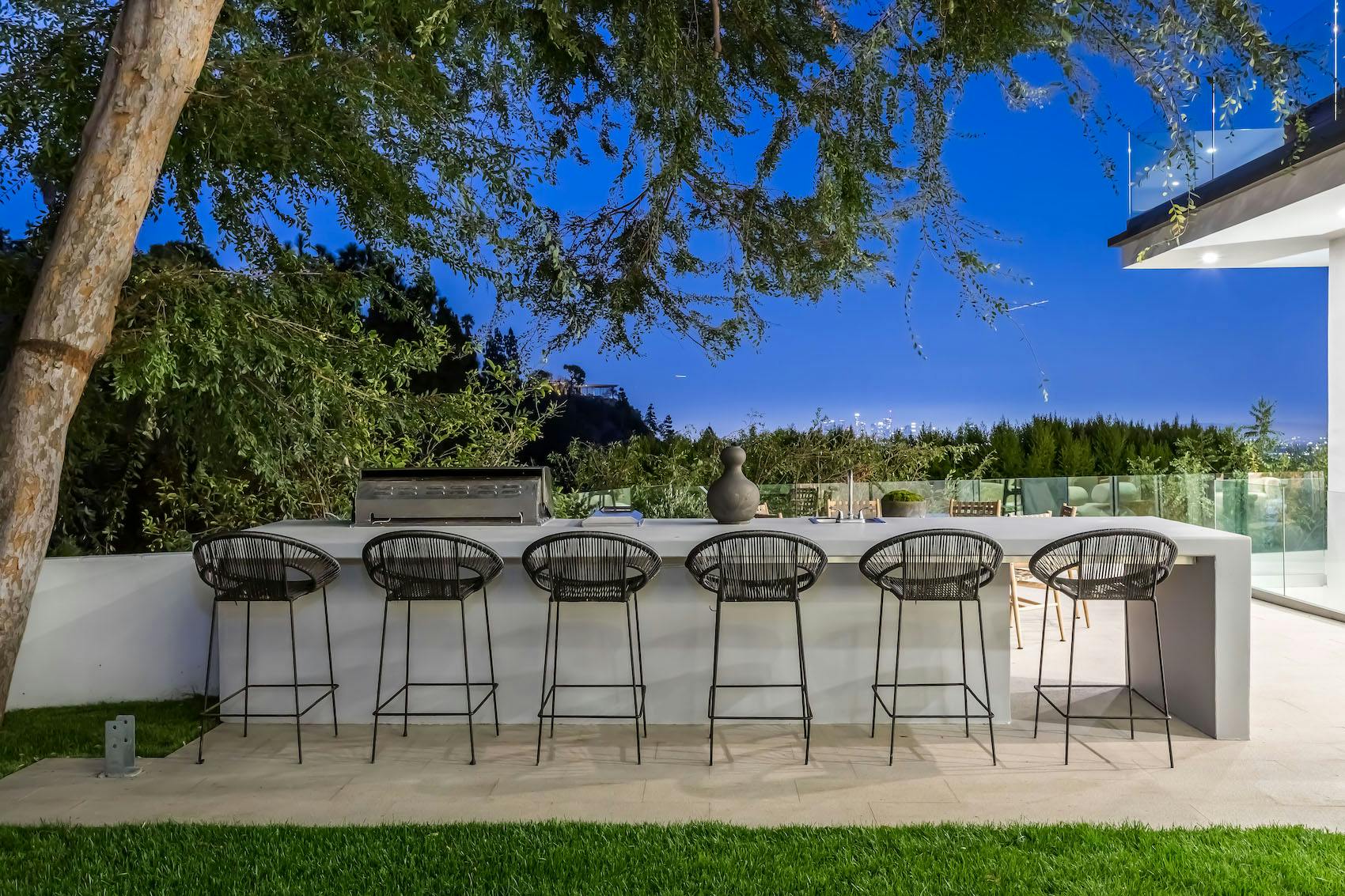 Meridith-Baer-Home-Home-Staging-Southern-California-Sunset-Strip-Contemporary-Luxury-Homes-Modern-and-Contemporary-Outdoor-Bar