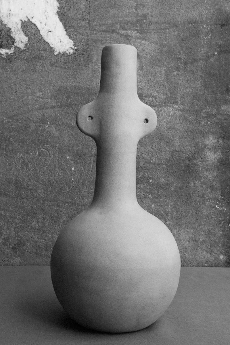 Black and white image Vase in sand matte by Jade Paton. This one-of-a-kind ceramic object belongs to the new 2024 spring collection 'Observations' by online gallery Metamorphoses Objects.