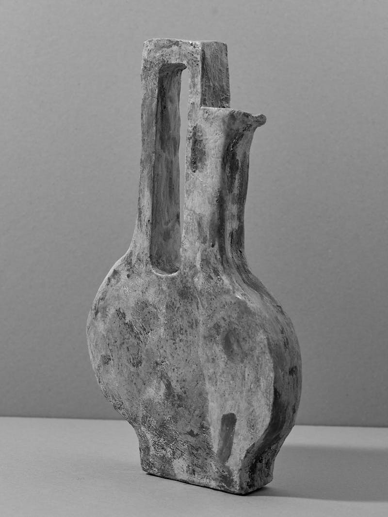 black and white image of flat ceramic vessel with spout and handle from artist and maker Willem de Hooff.