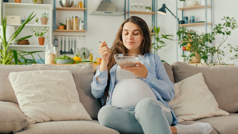 Pregnant mum eating healthy