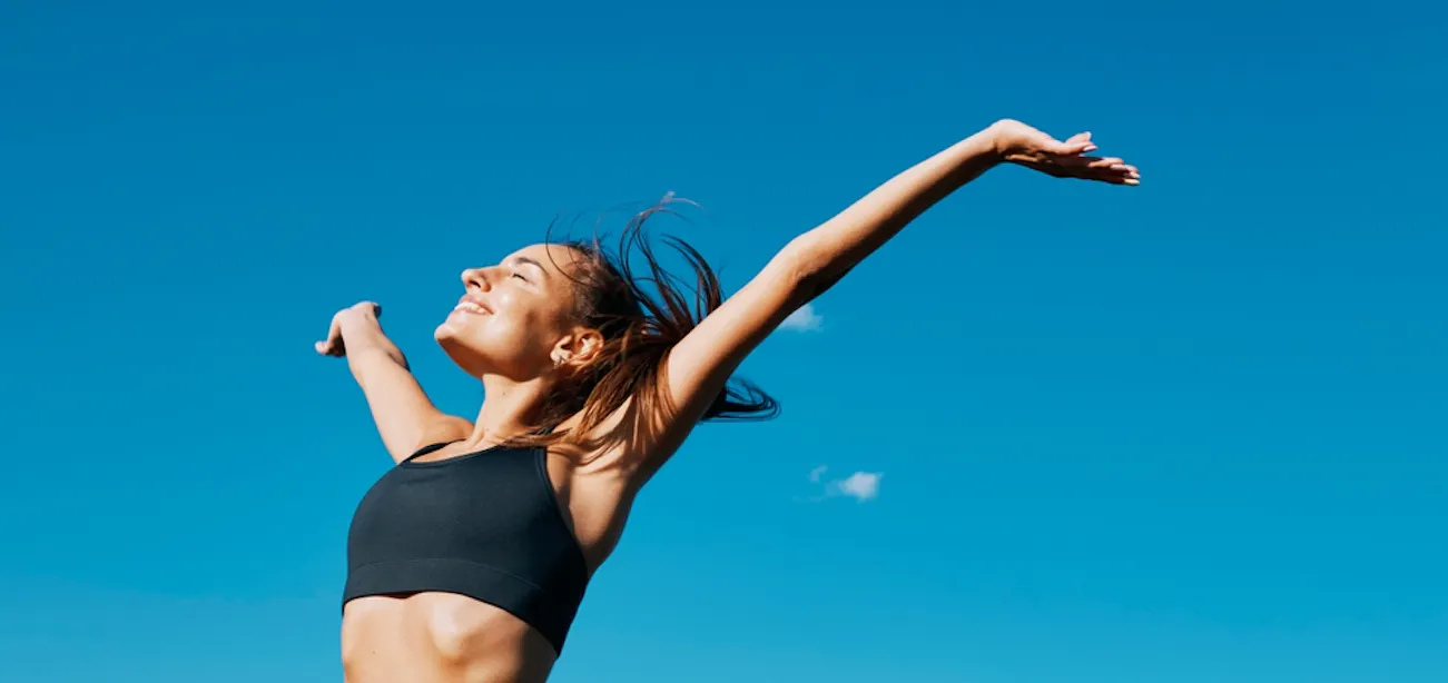 Woman toning her summer body