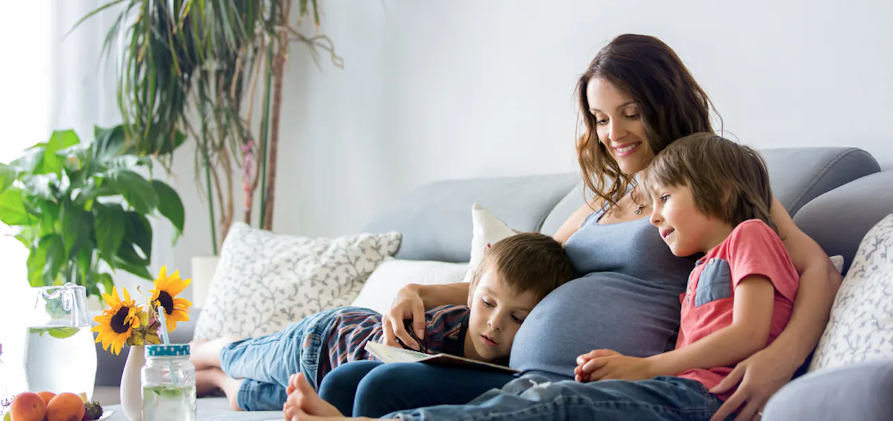 Pregnancy timeline with week-by-week development stages