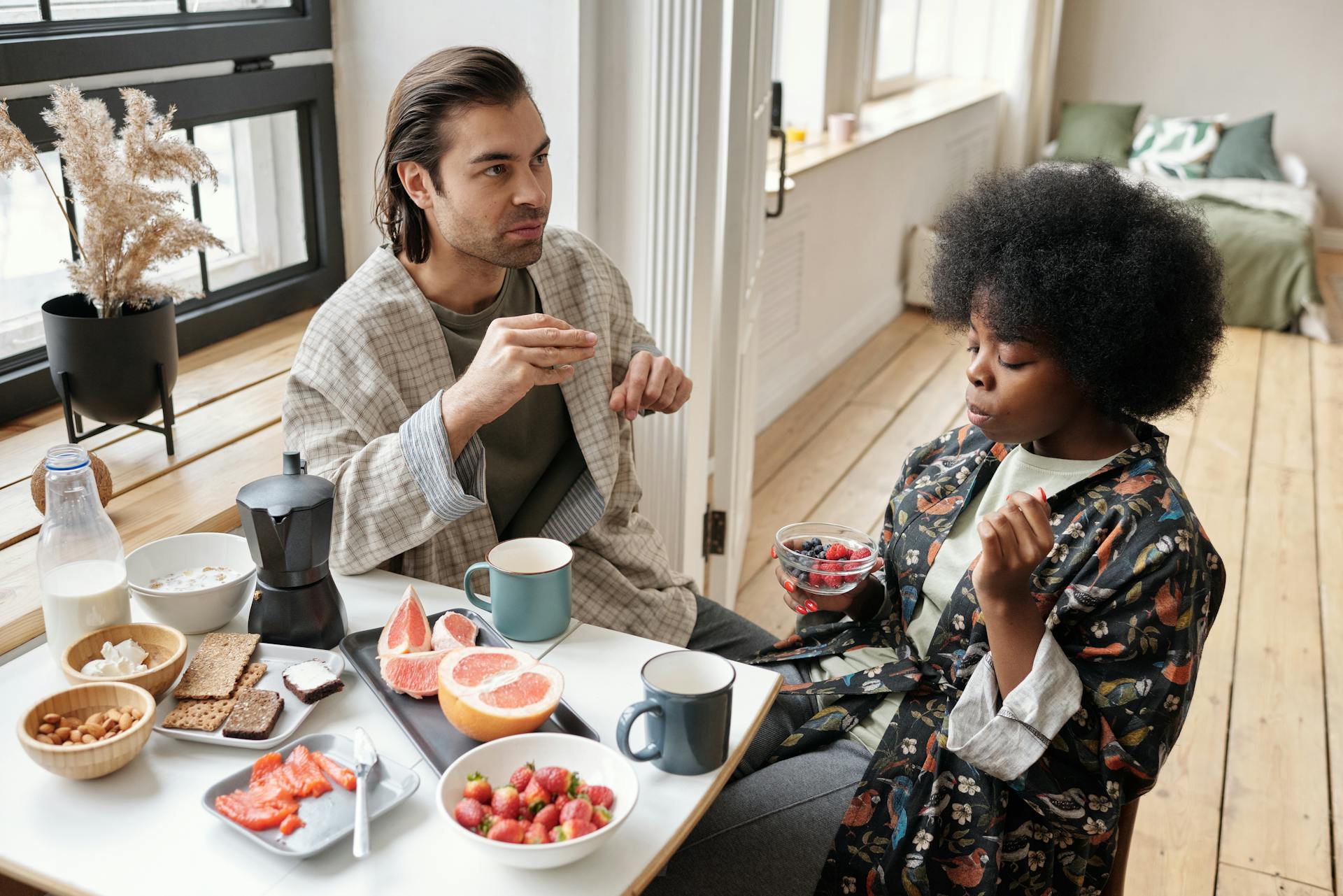 A couple enjoying strawberries to get its anti-aging and longevity secrets of fisetin