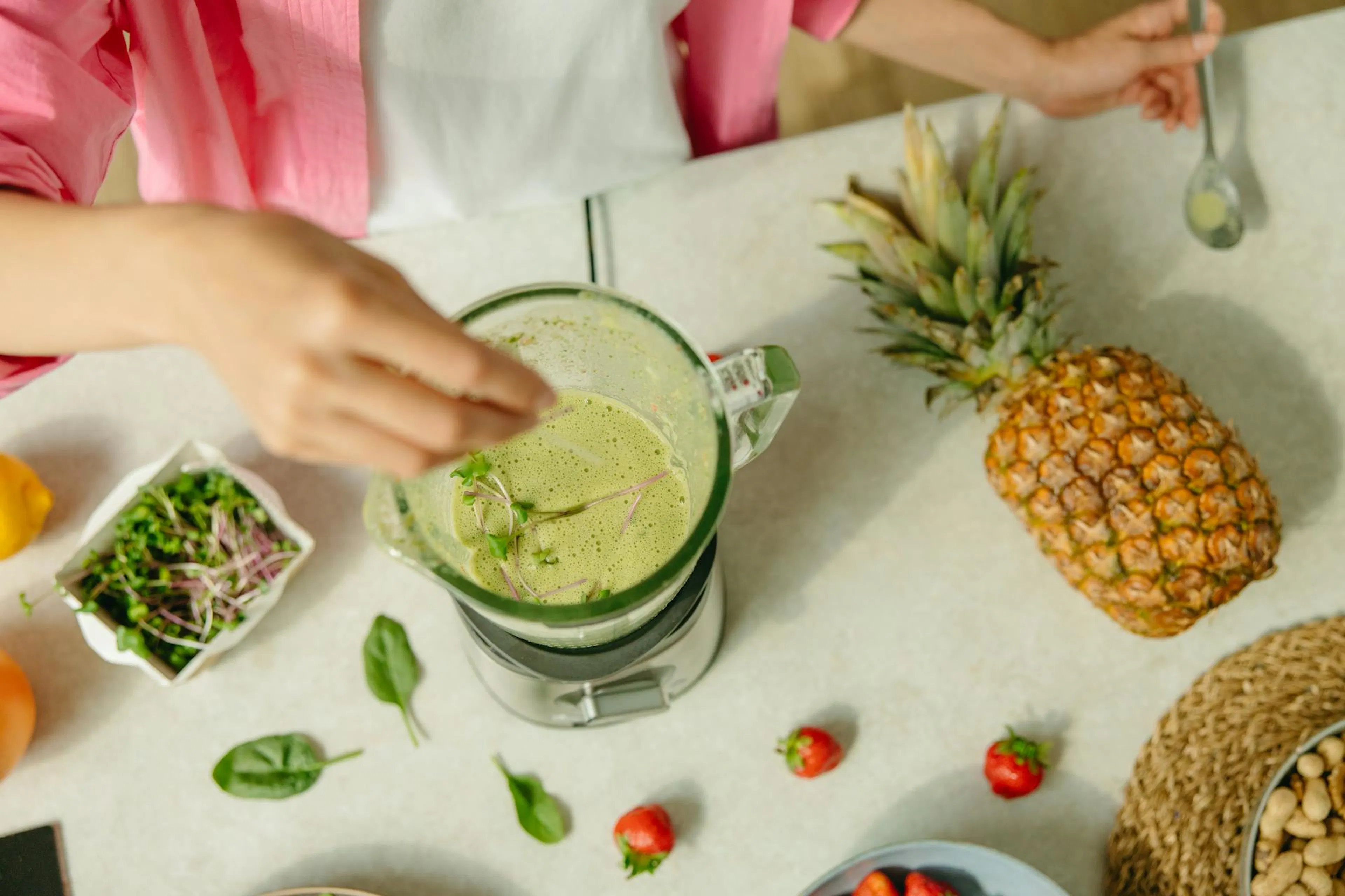 Whole pineapple and sliced pieces beside juice