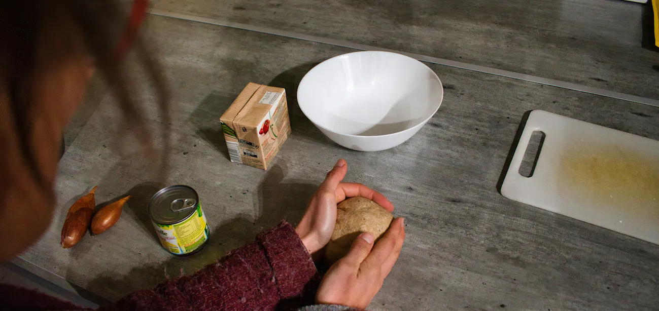 Person tracking calories