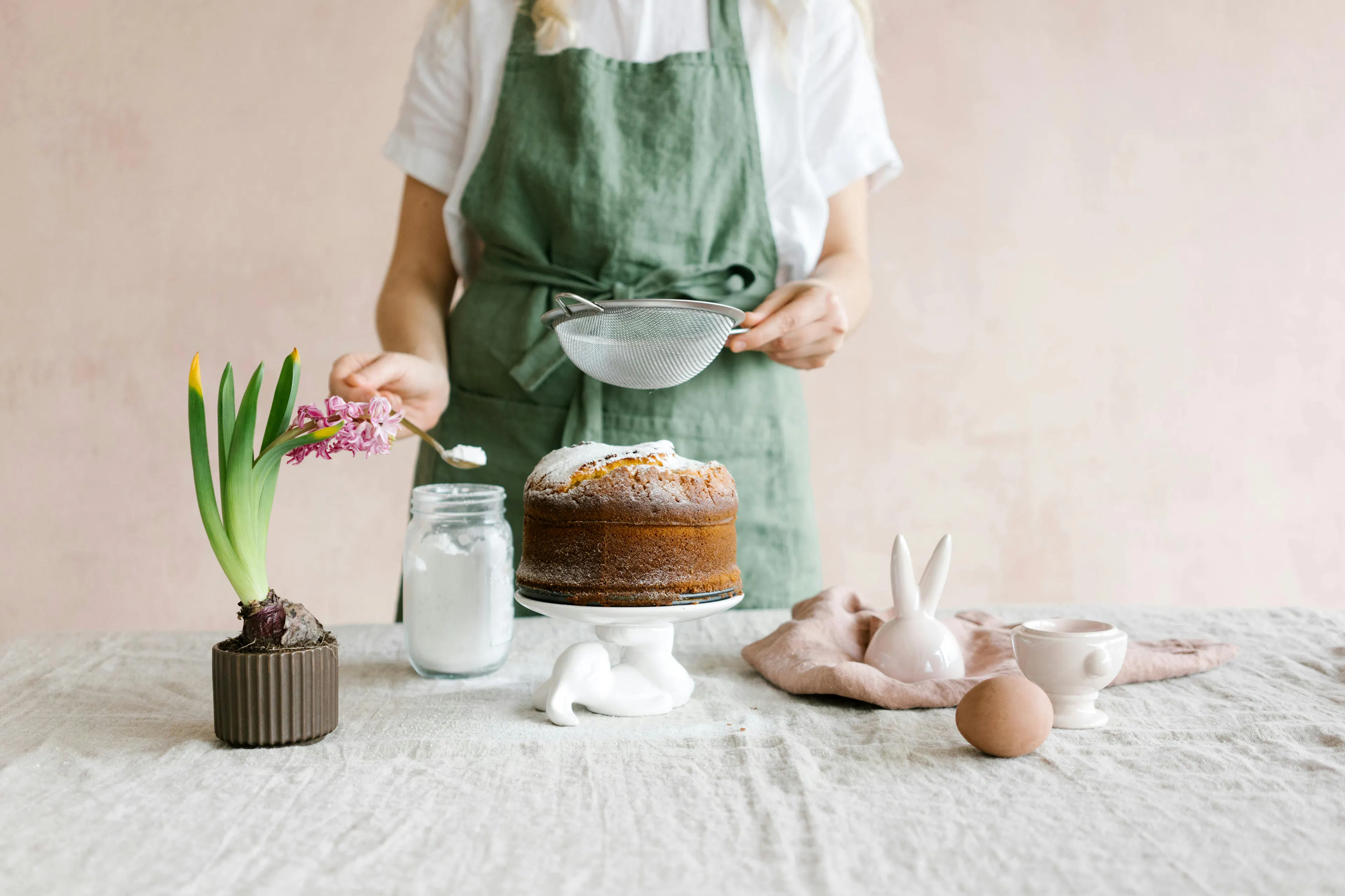 A person using table sugar for confectionery