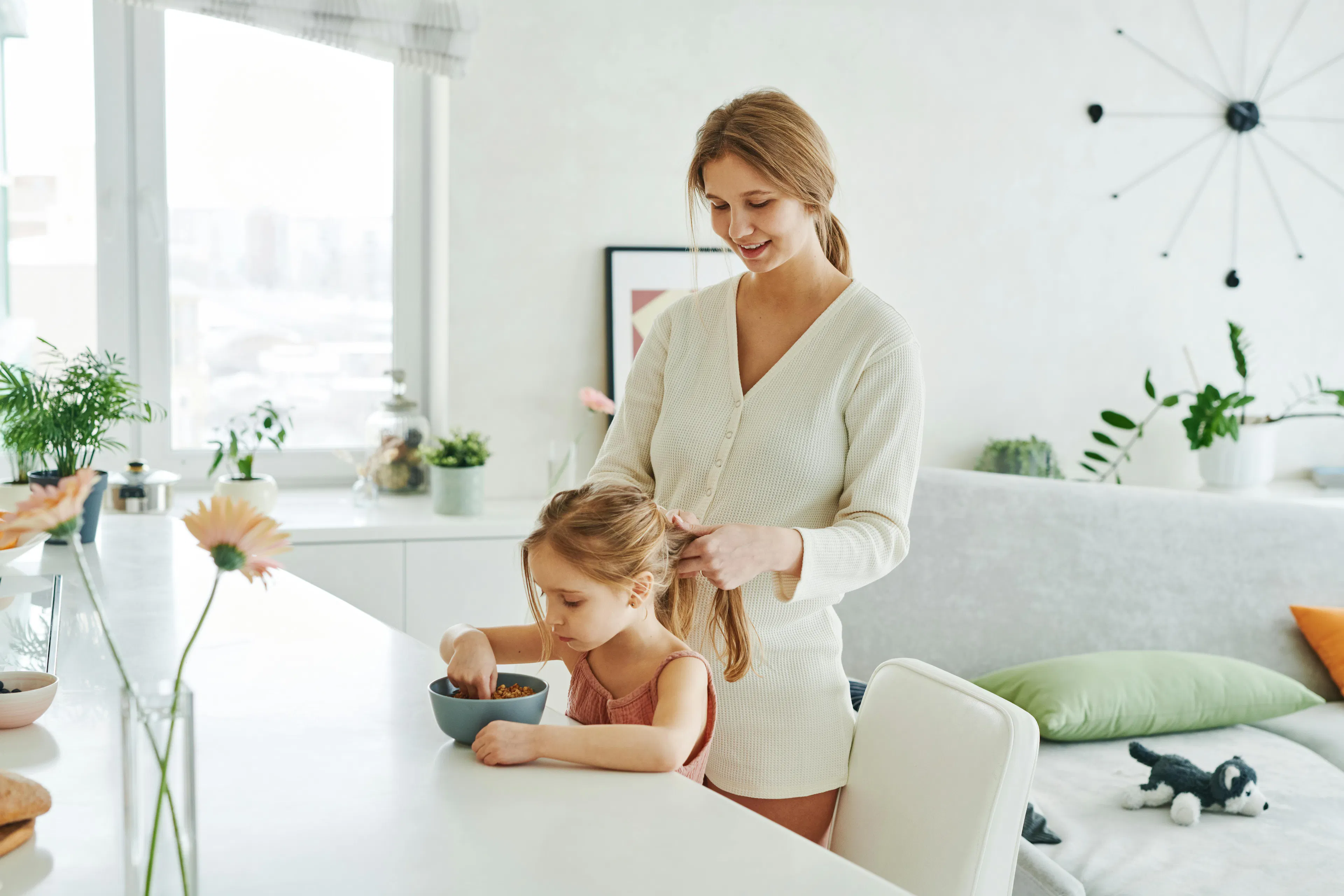 A mum giving her daughter healthy cereal alternative
