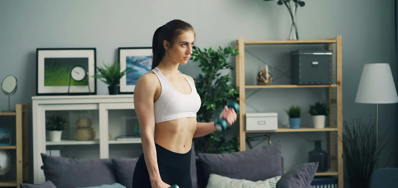 Person doing strength training to improve insulin sensitivity and metabolic health