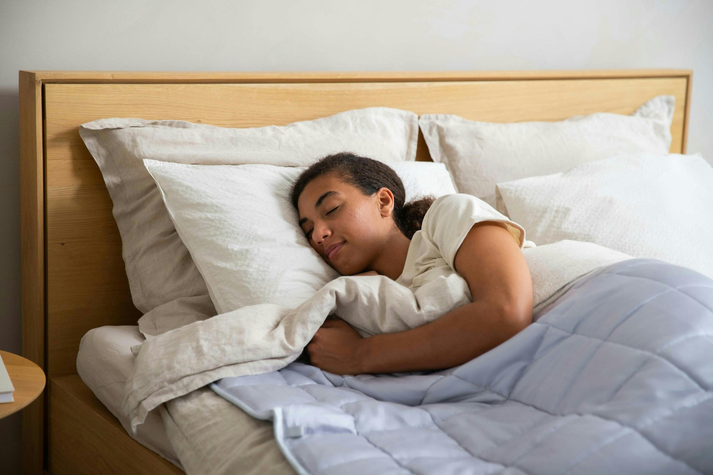 Lady maintaining a healthy sleep to lose weight