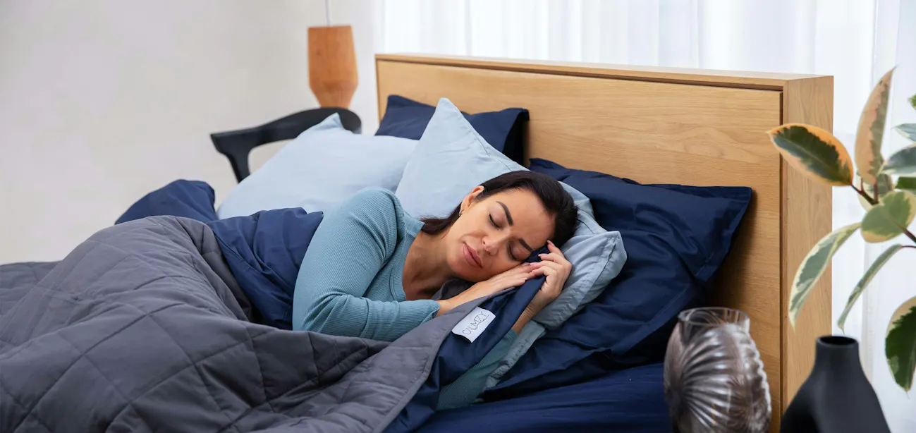 Woman sleeping peacefully to support fat loss