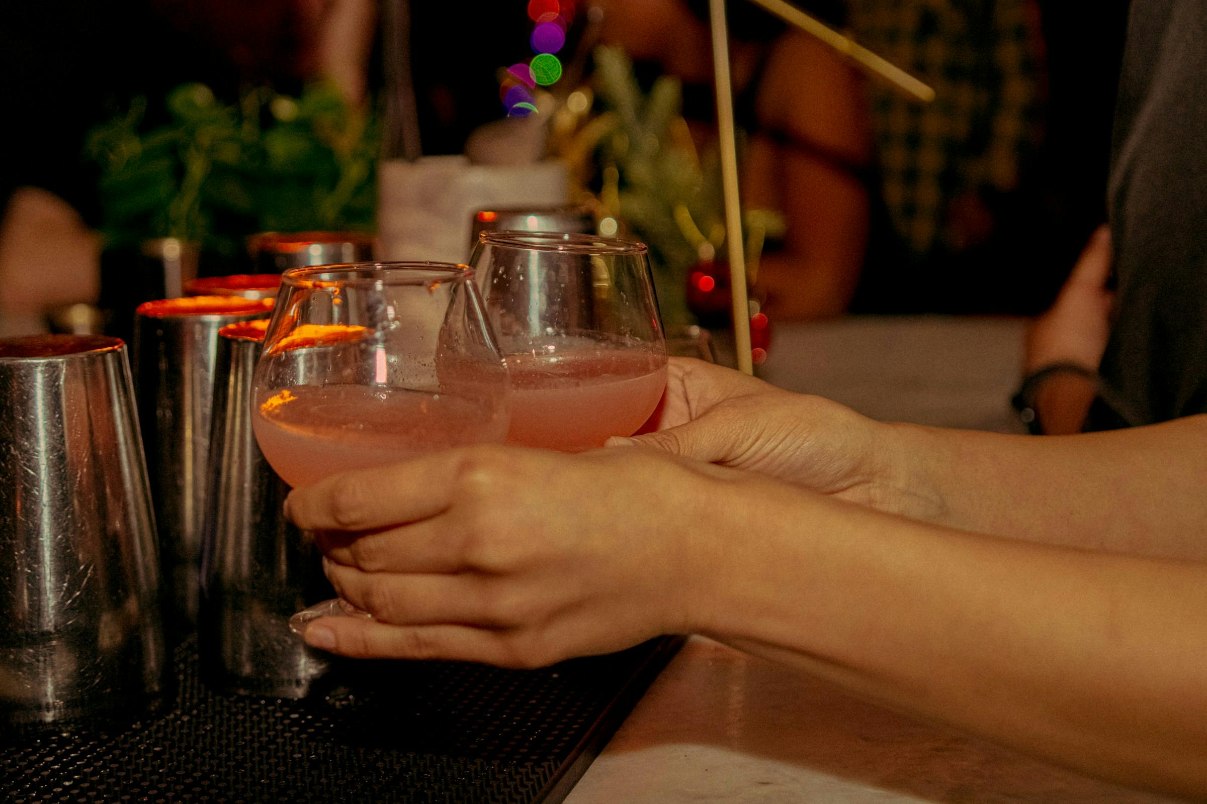 Healthy low-carb cocktail options with labels