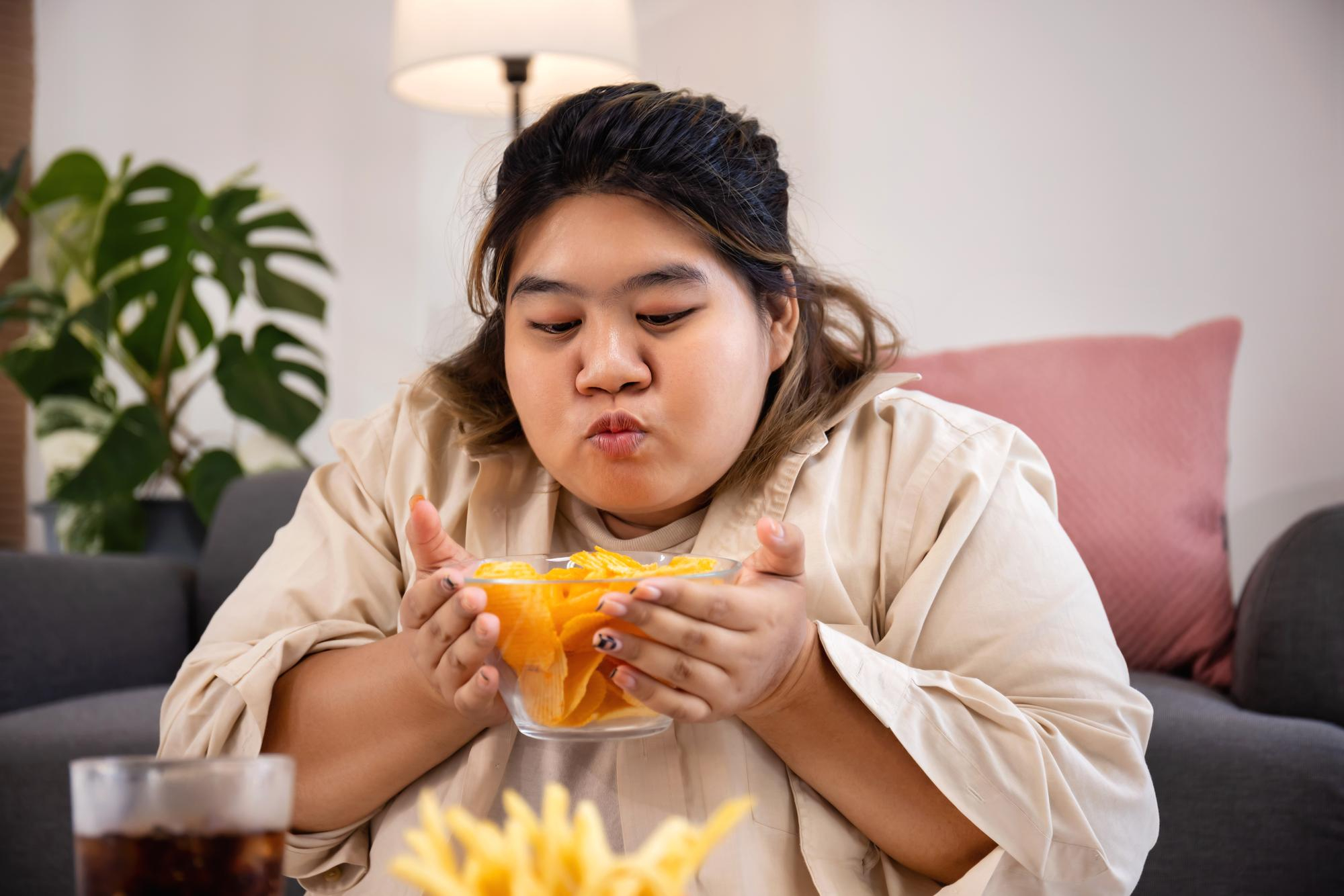 Lady eating a meal from prediabetes diet plan
