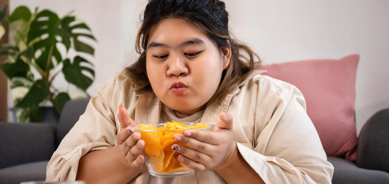 Lady eating a meal from prediabetes diet plan