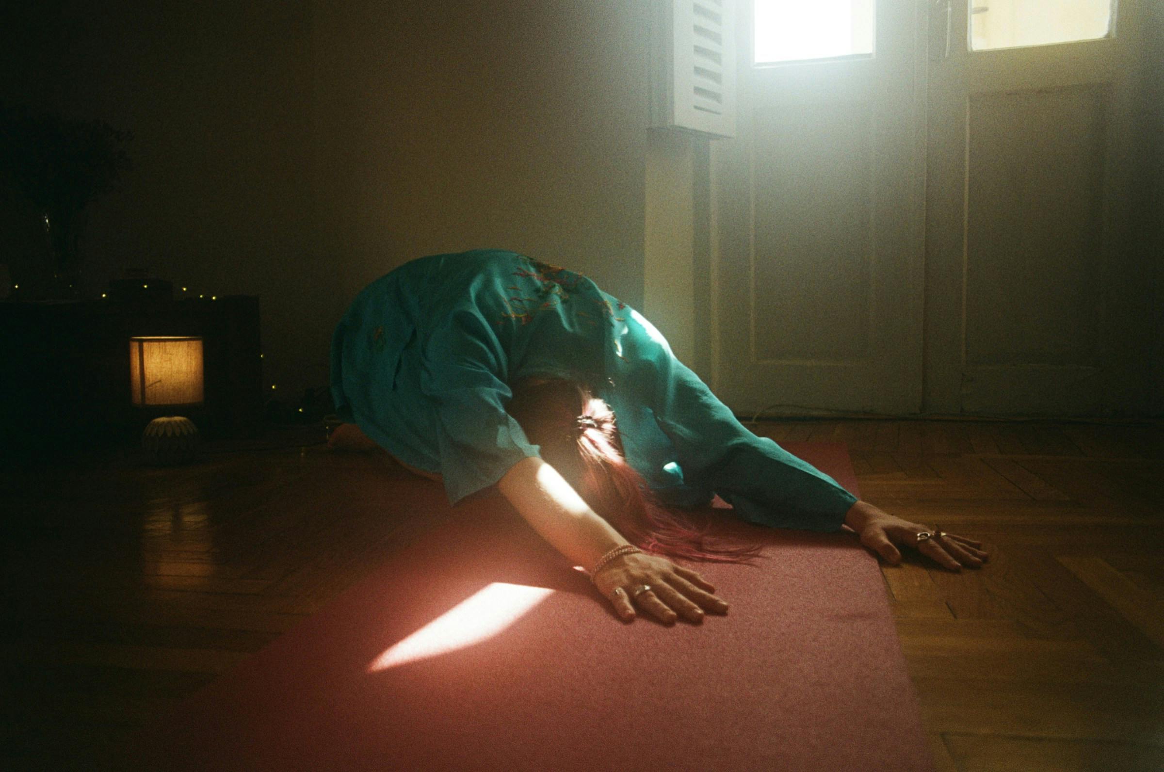 A person exercising during a fast for improve autophagy