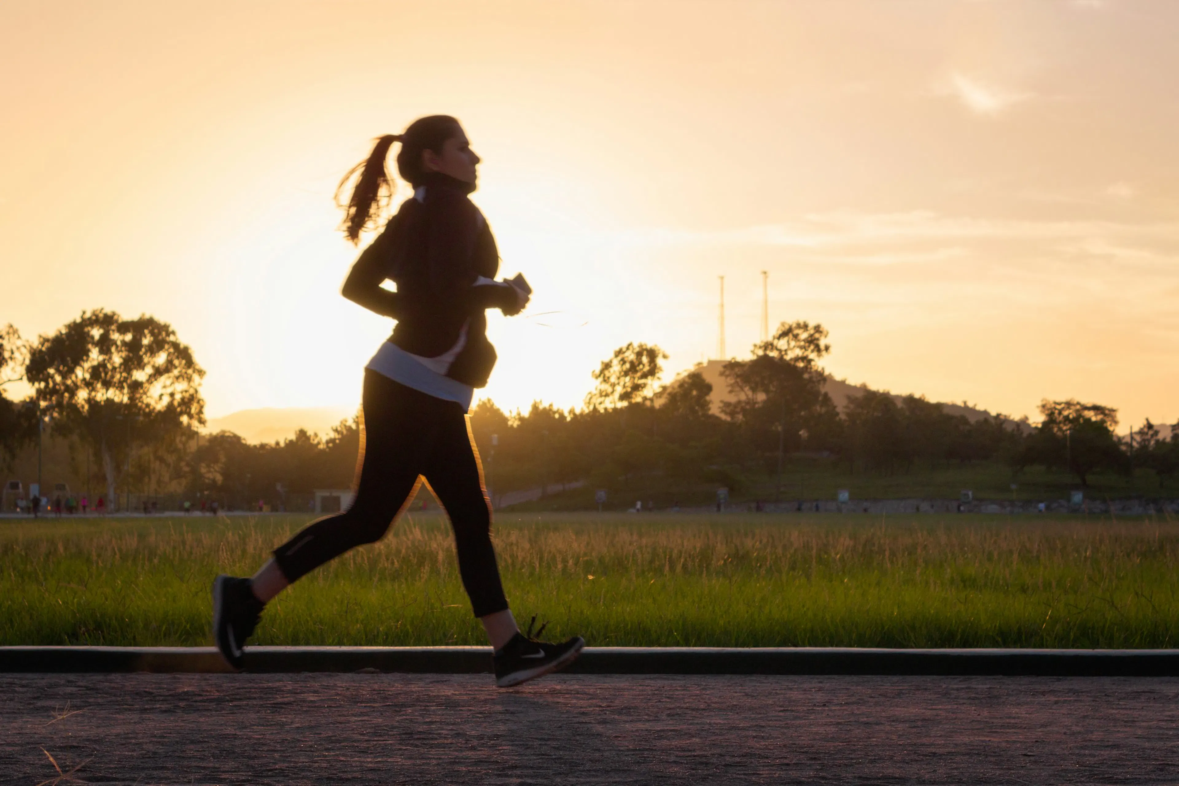 A lady jogging to lose weight