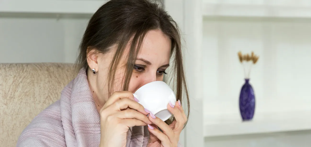 Lady sipping cinnamon tea for its health benefits