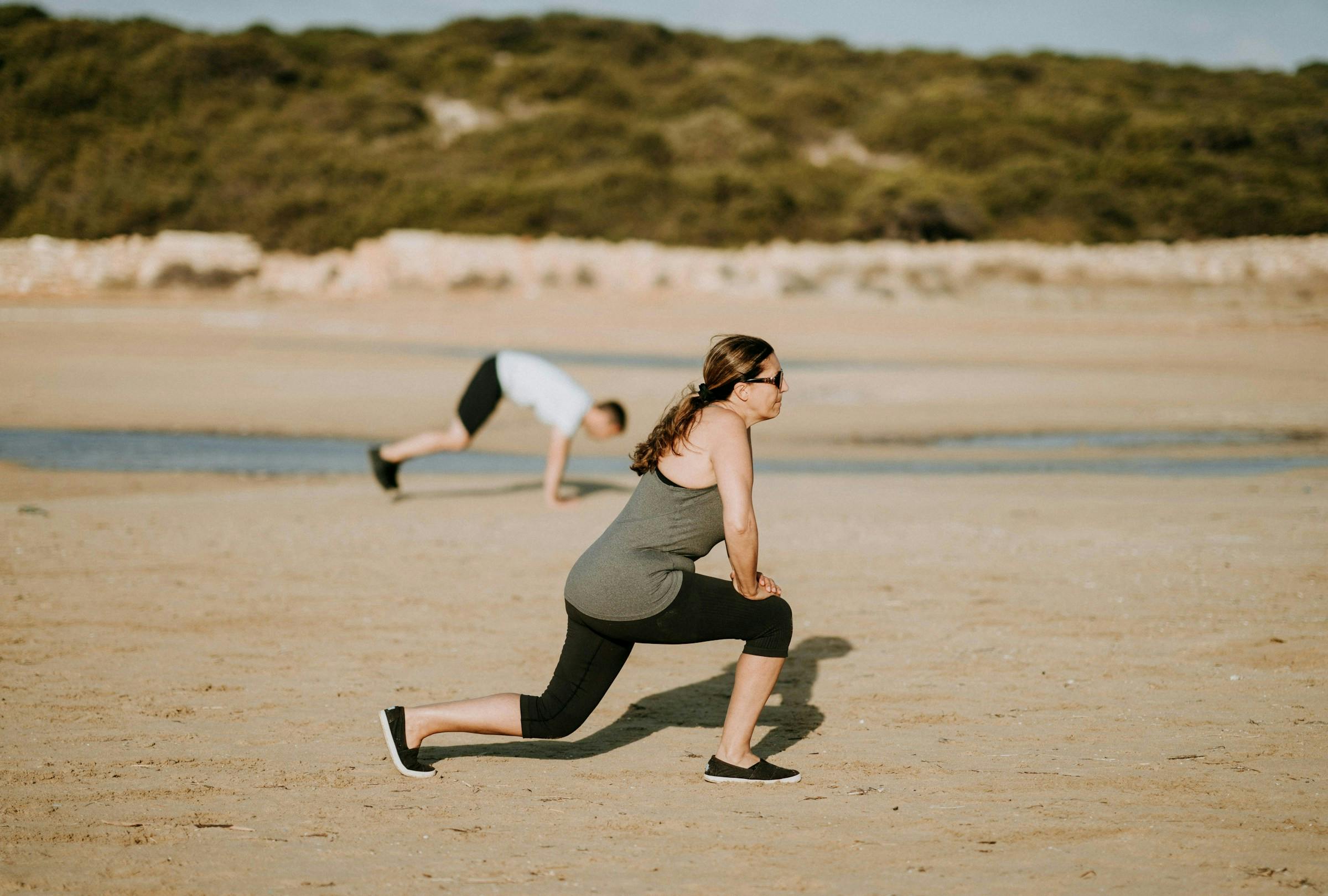 Lady exercising to lose weight sustainably