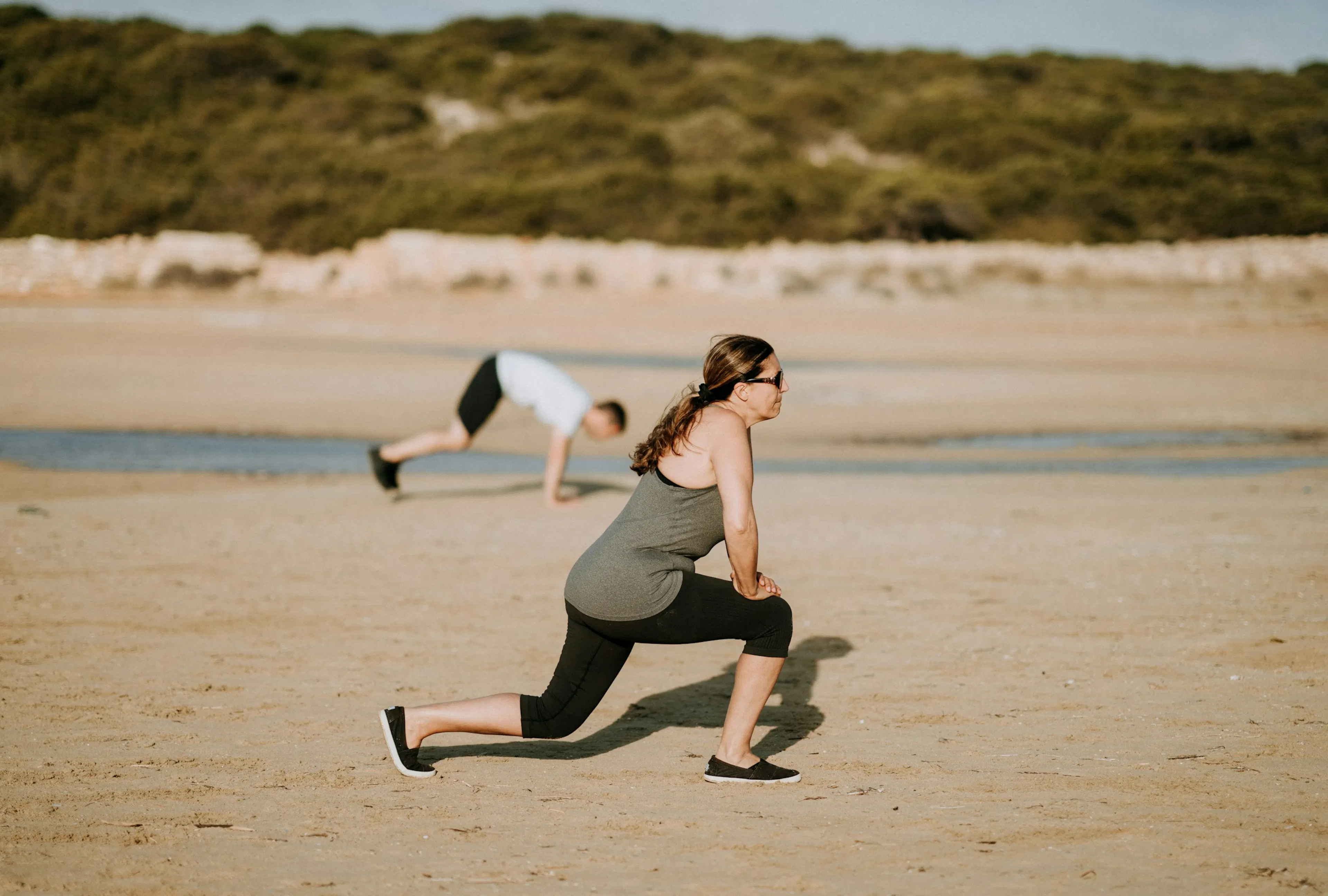 Lady exercising to lose weight sustainably