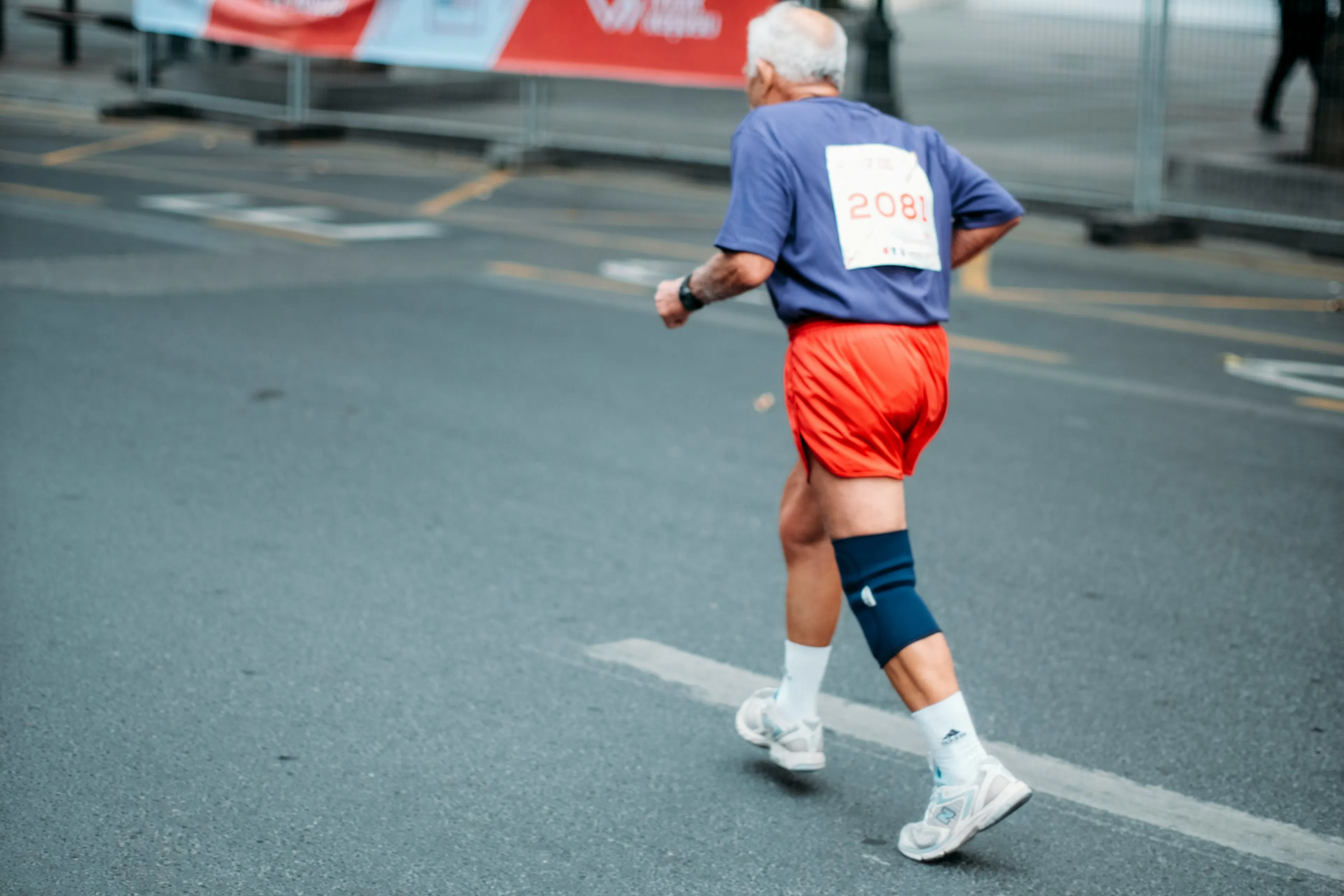 Man exercising to slow down the aging process naturally