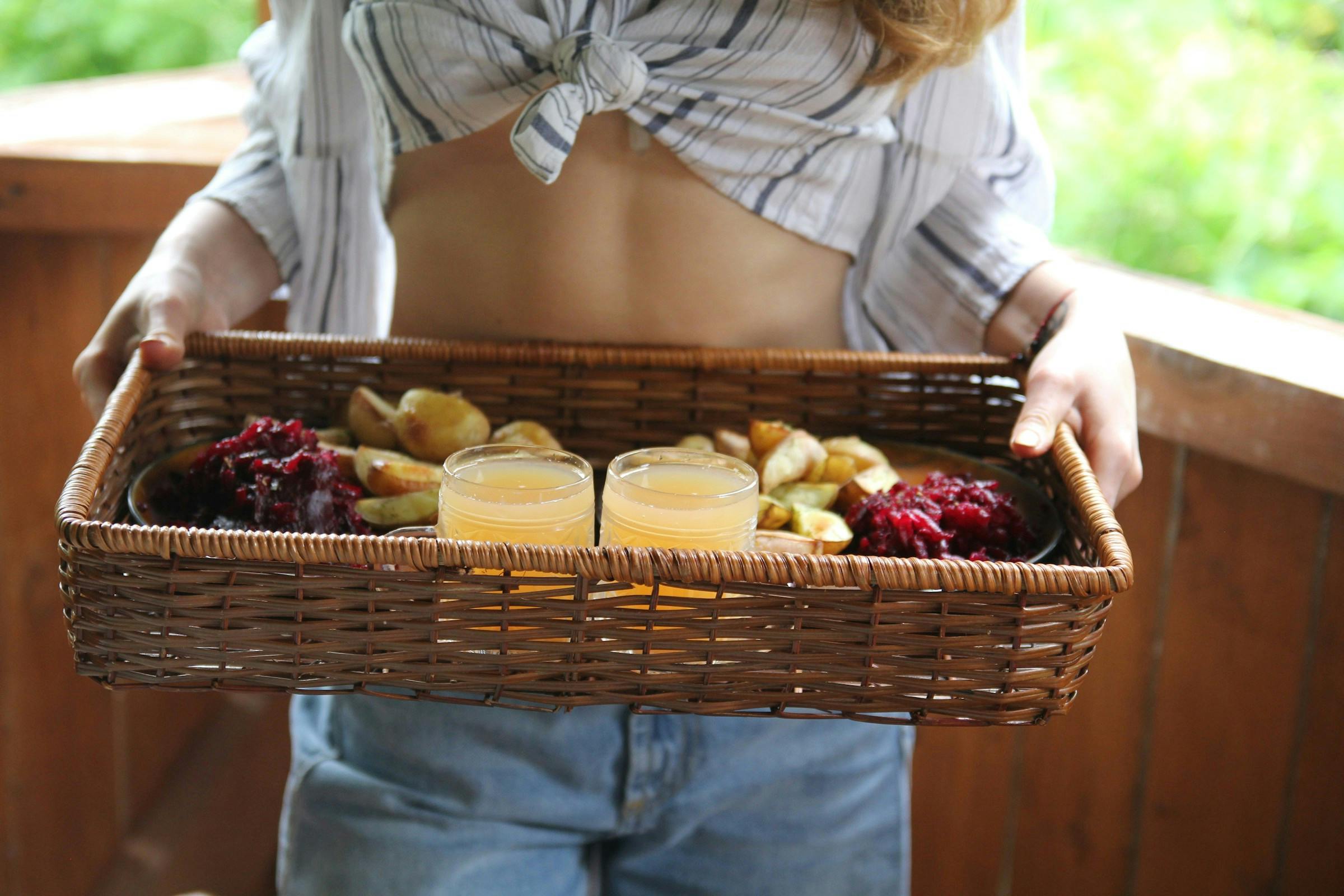 Lady eating Fiber-rich foods that support weight loss