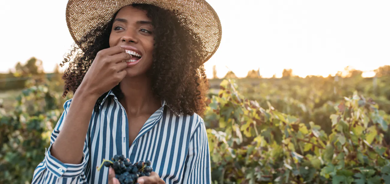 A diabetic lady eating grapes
