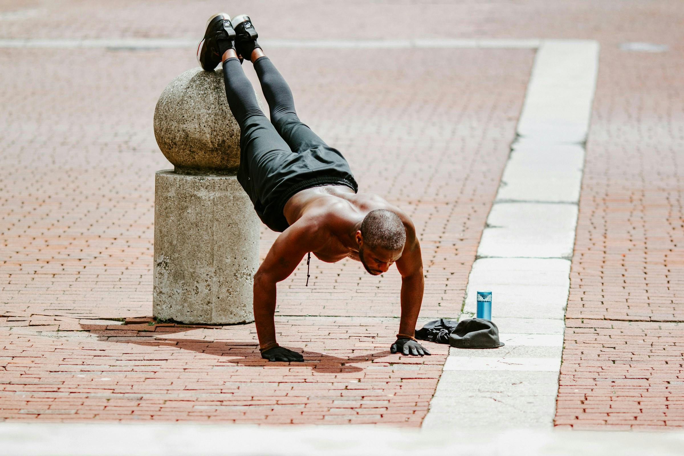Man doing inverted pushups to build bicep muscles