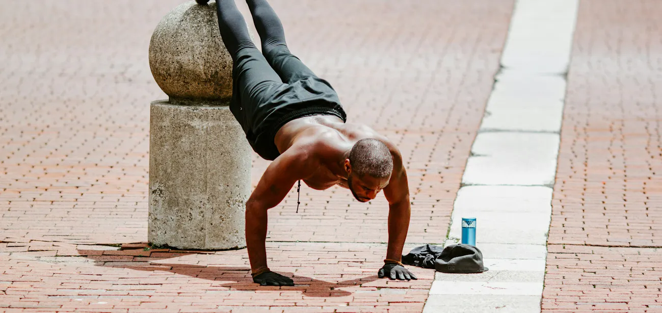 Man doing inverted pushups to build bicep muscles
