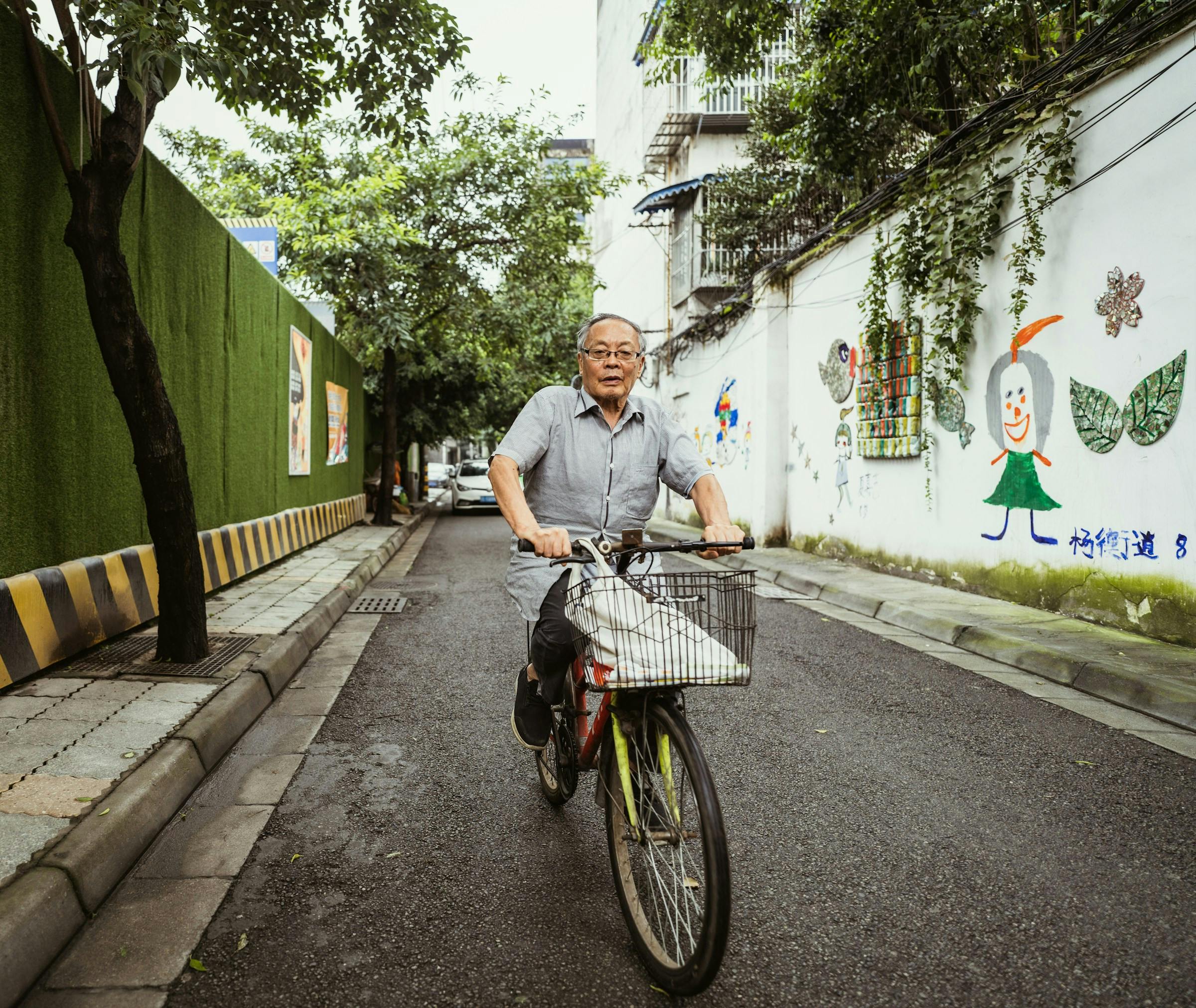 Healthy aging tips including exercise, diet, sleep, and stress management