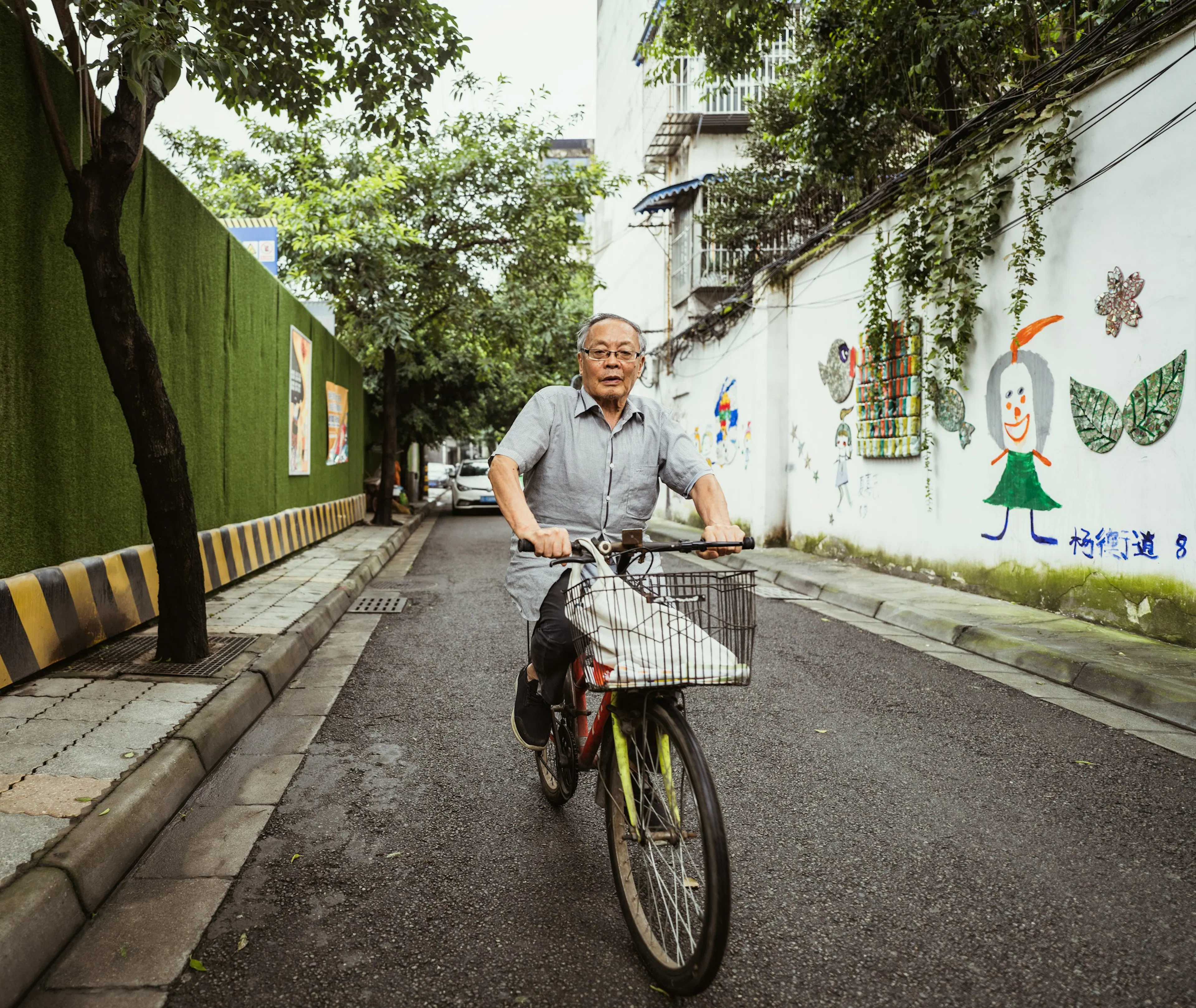 Healthy aging tips including exercise, diet, sleep, and stress management