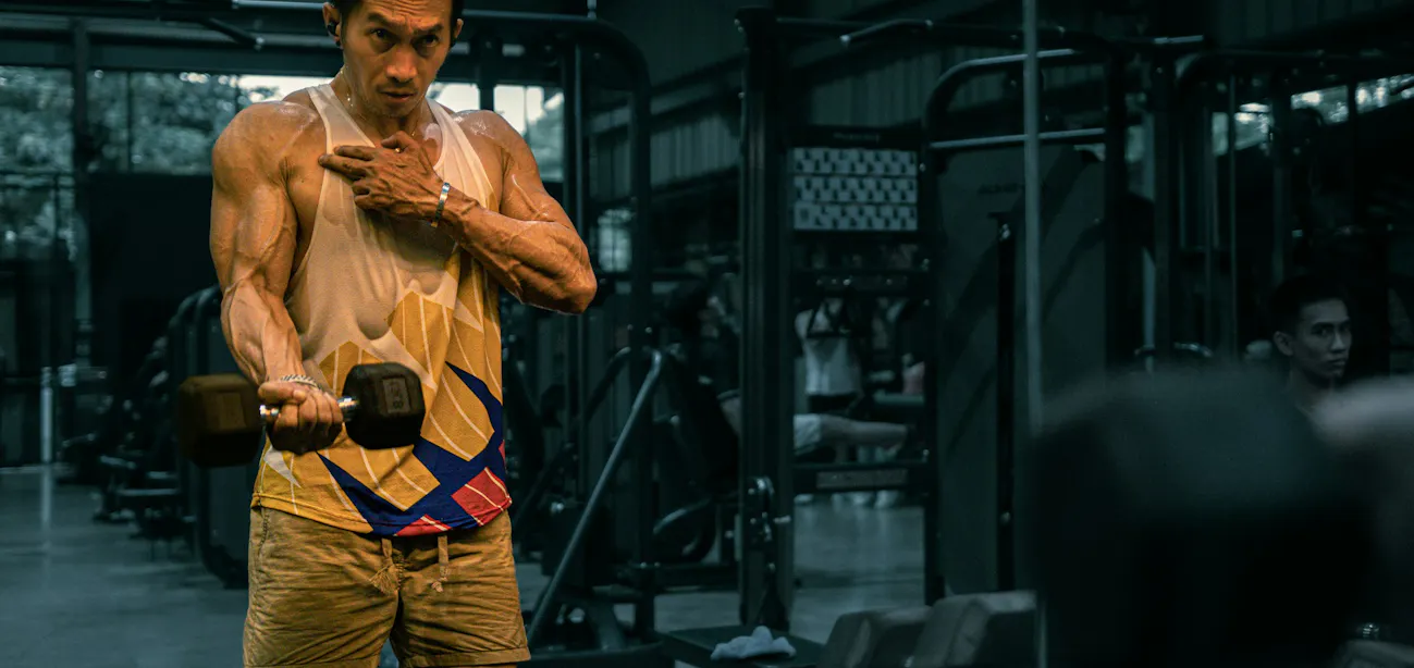 Person using ashwagandha to help build muscle