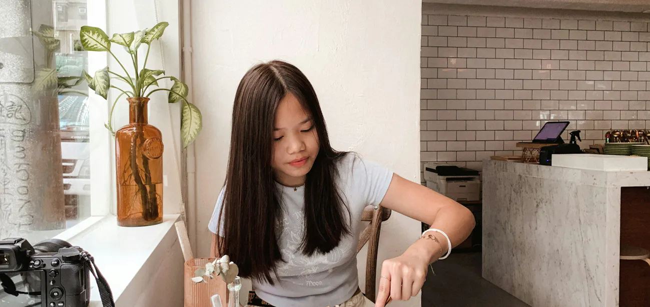 A lady eating a healthy plate of macro ratio for weight loss