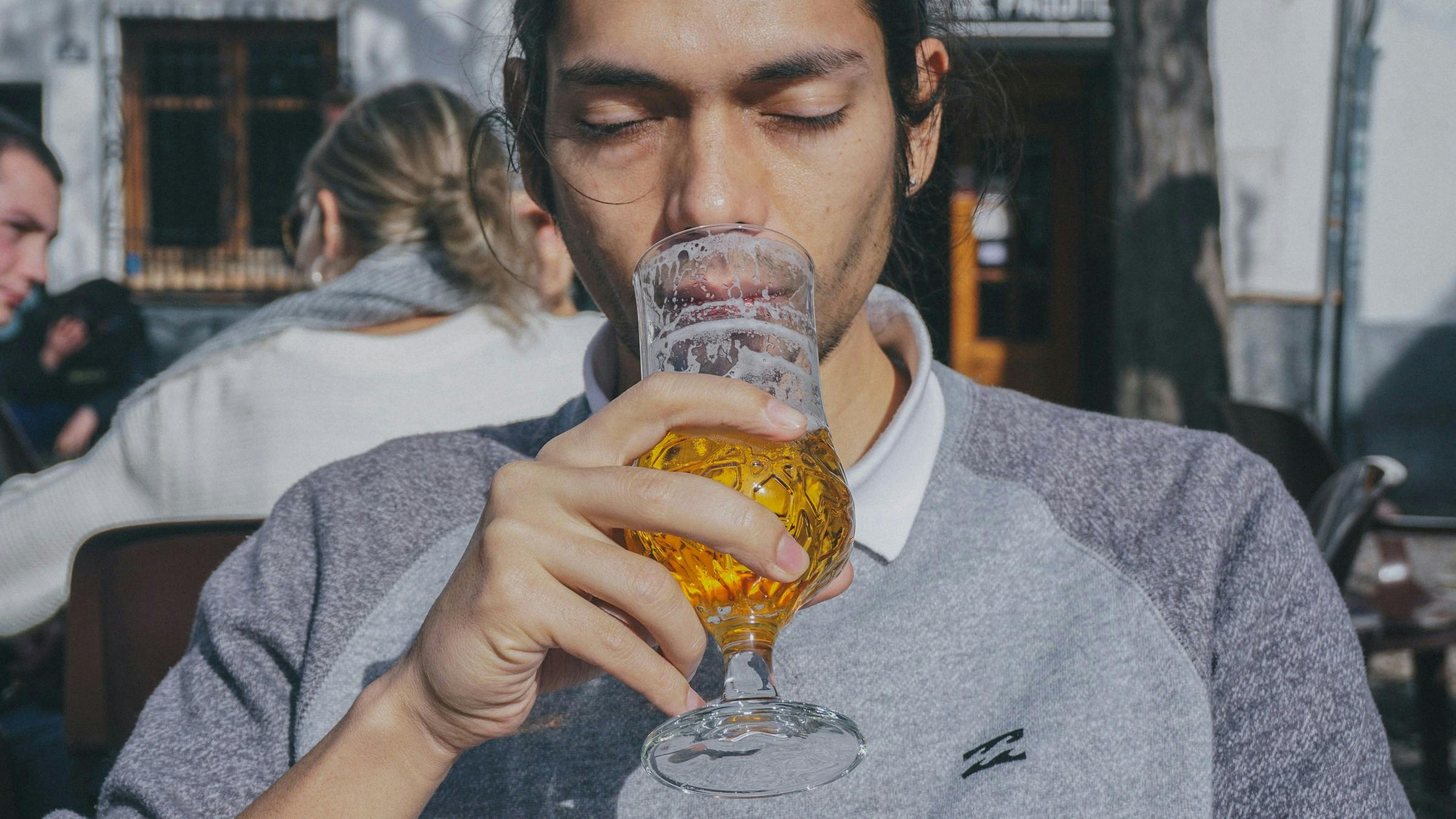 A man drinking low carb beer for diabetics