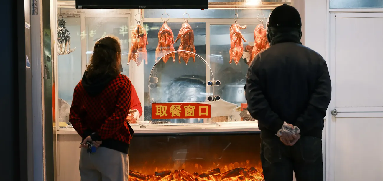 Two persons looking at the meat section and wondering is chicken better than beef for weight loss