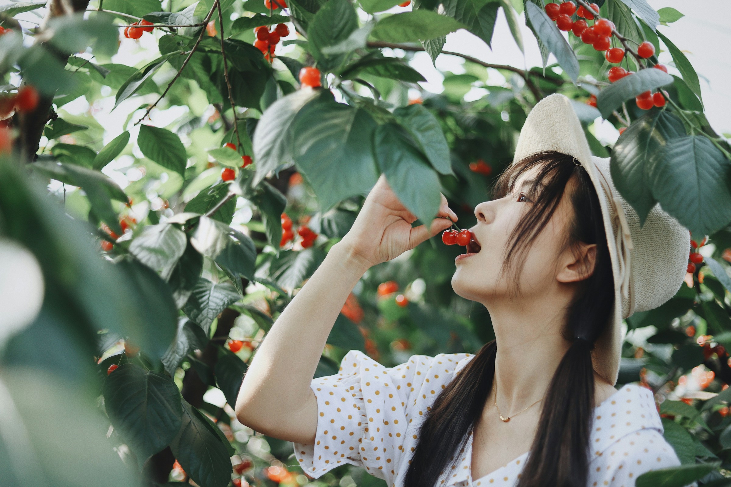 A lady eating berry for urolithin a