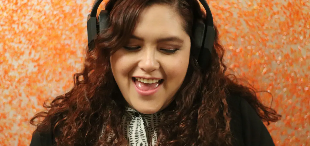 A lady with fat cheeks smiling