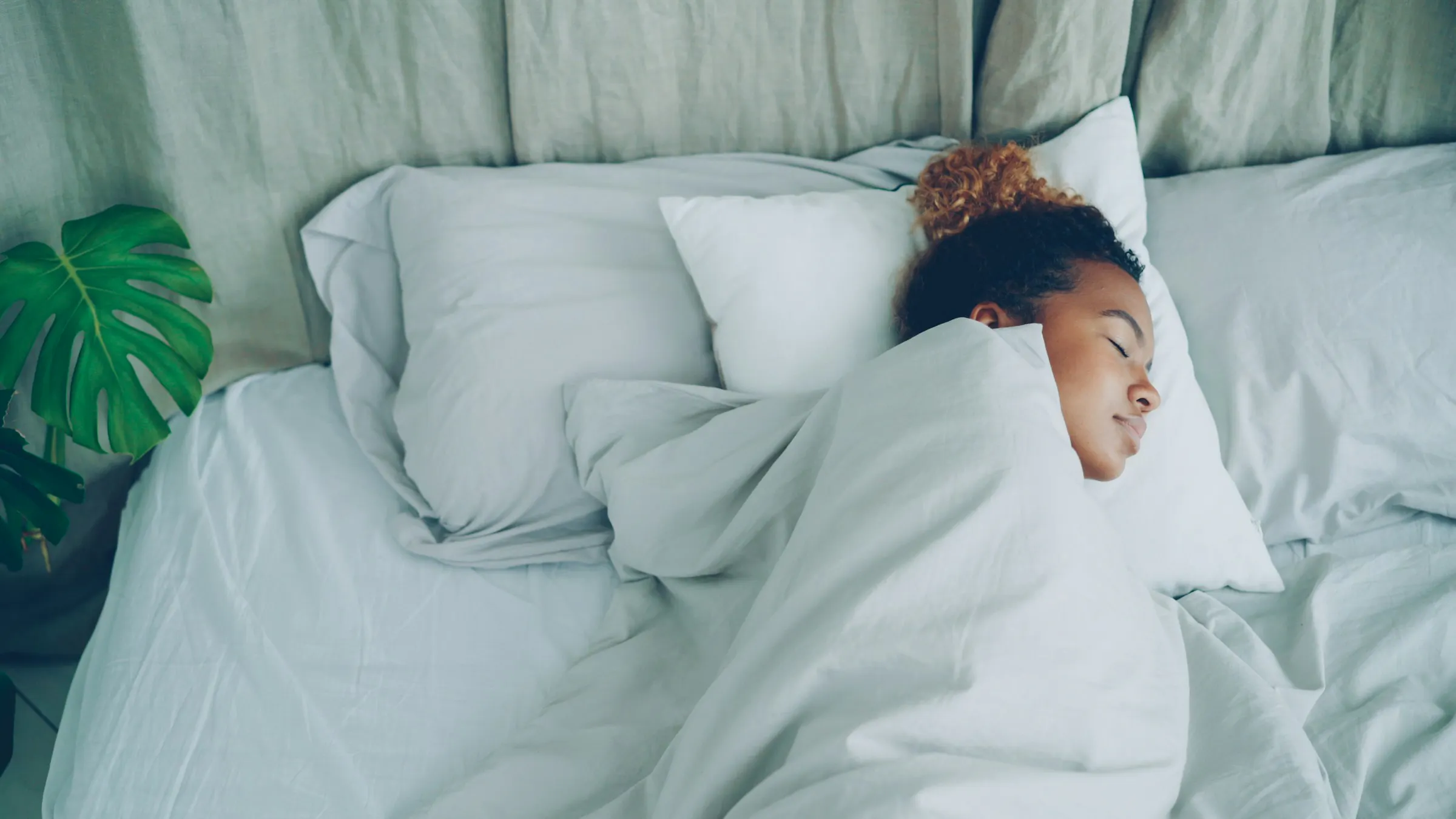woman practicing healthy sleep hygiene