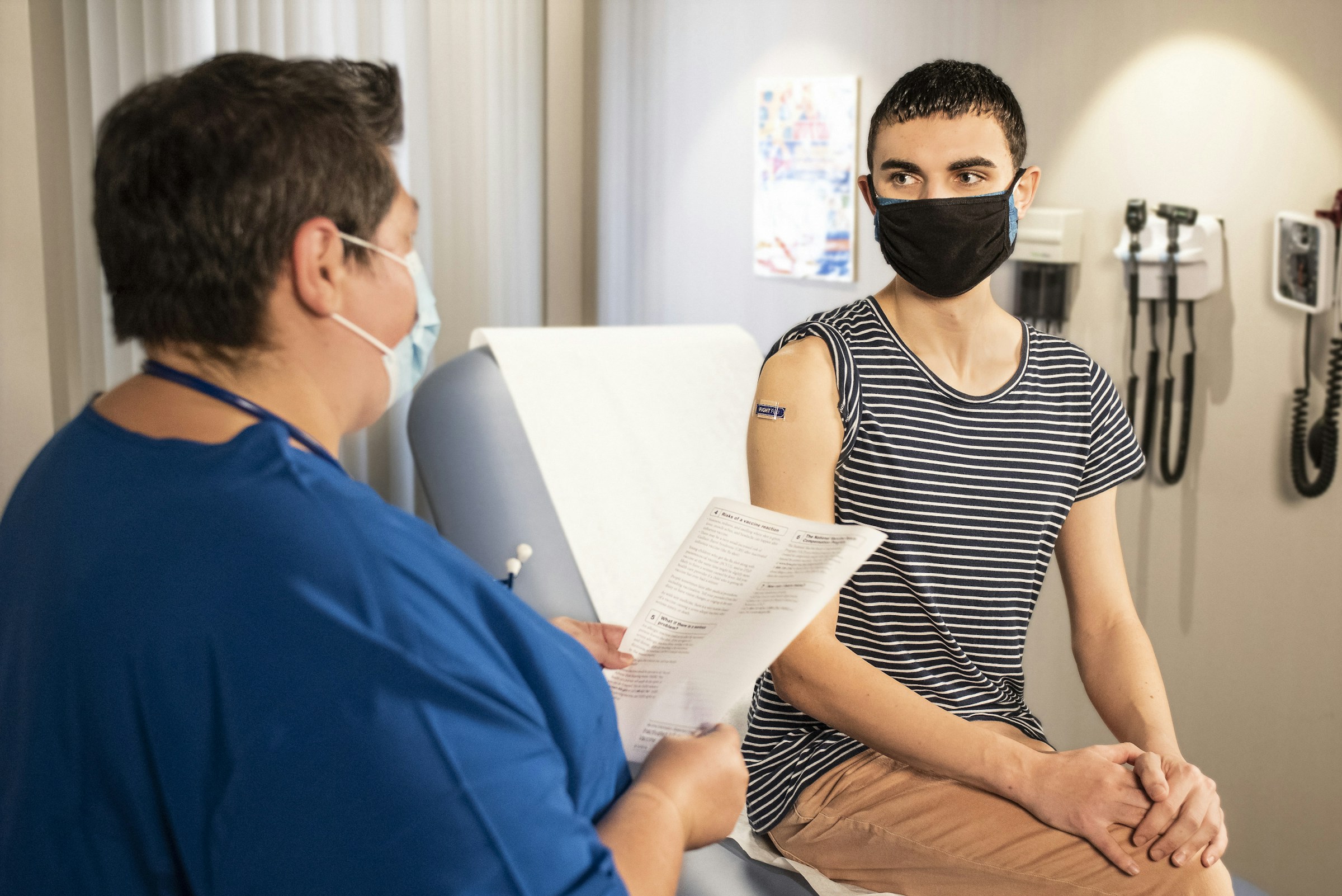 Doctor explaining to a patient How to calculate cholesterol to HDL ratio