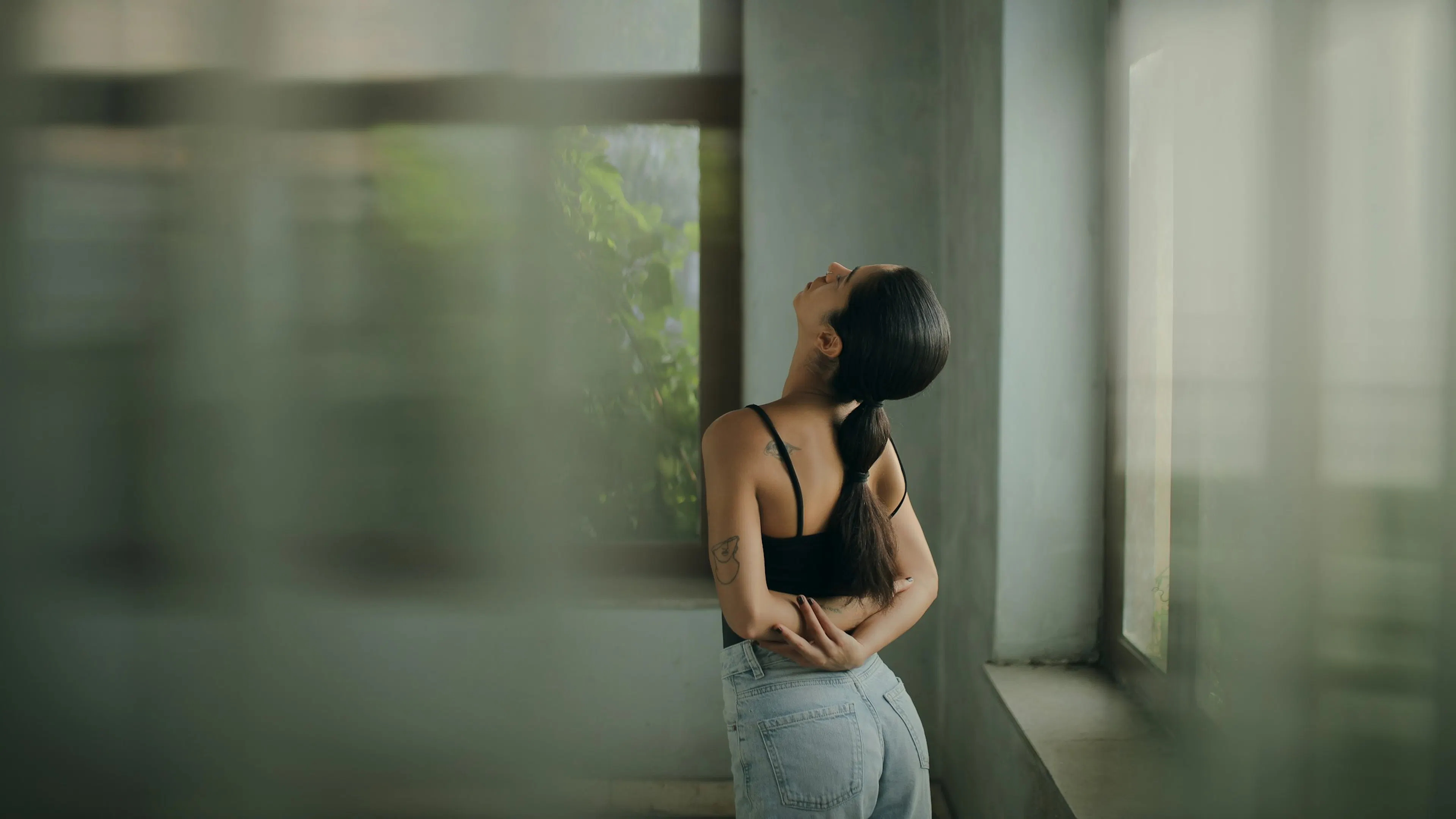 A lady feeling body pain
