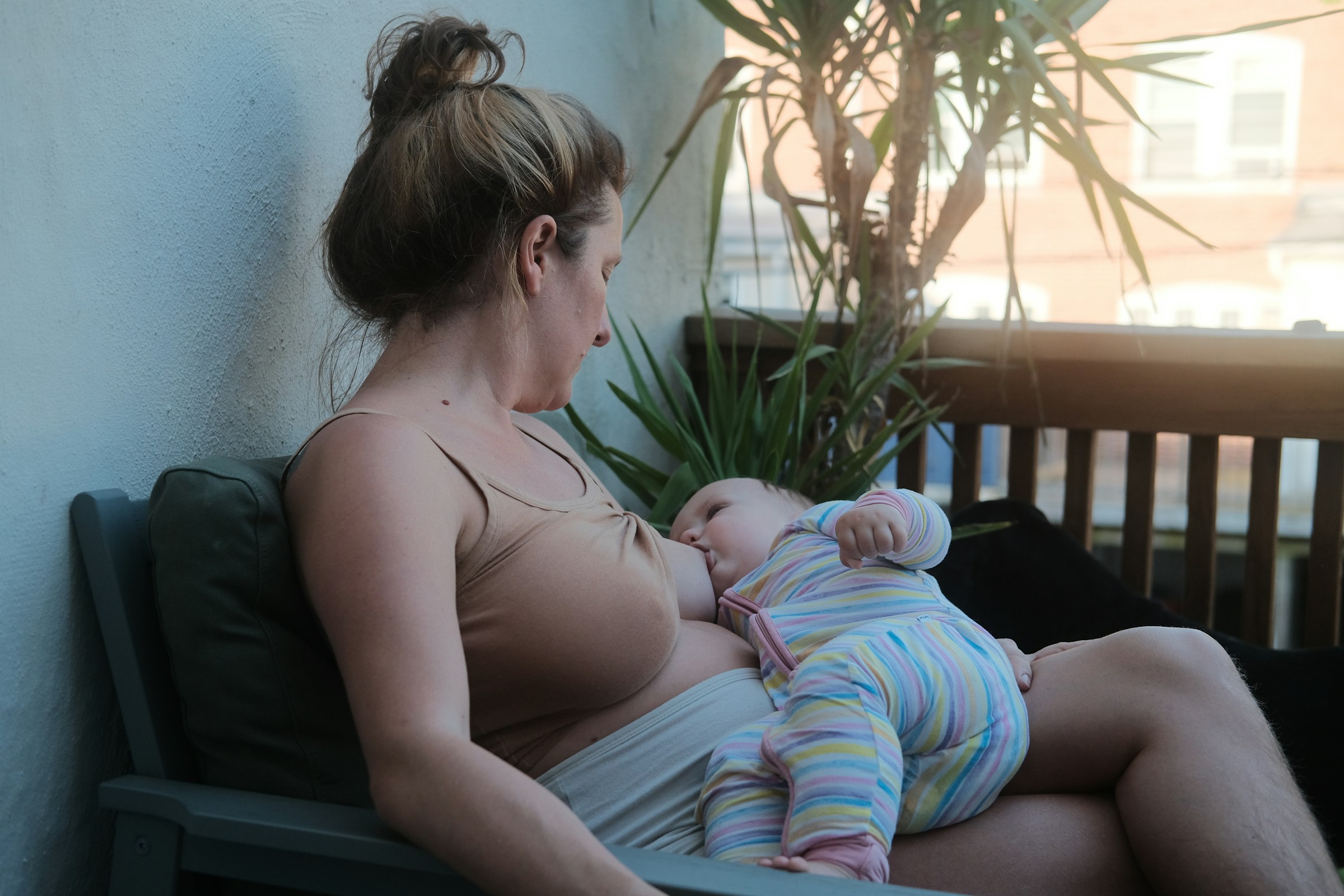 A breastfeeding mother with low ferritin levels
