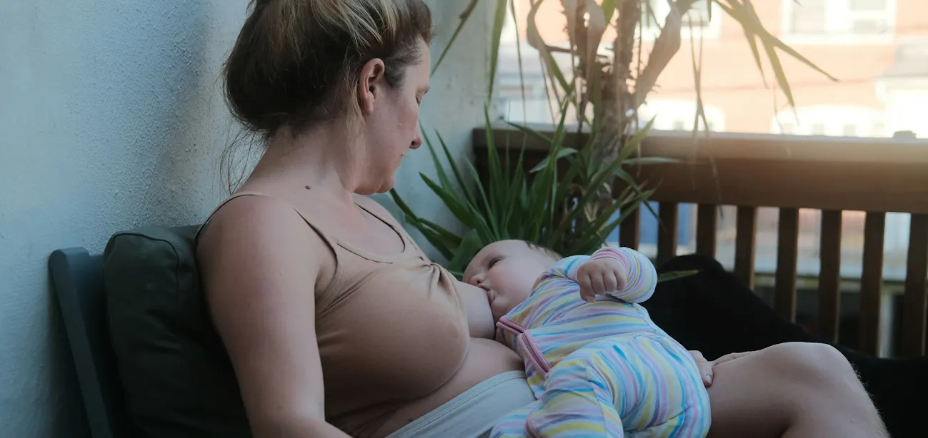 A breastfeeding mother with low ferritin levels